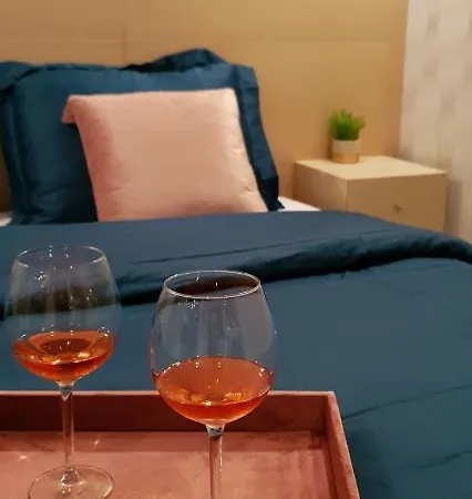 Downtown Sea View Luxury Apartment
